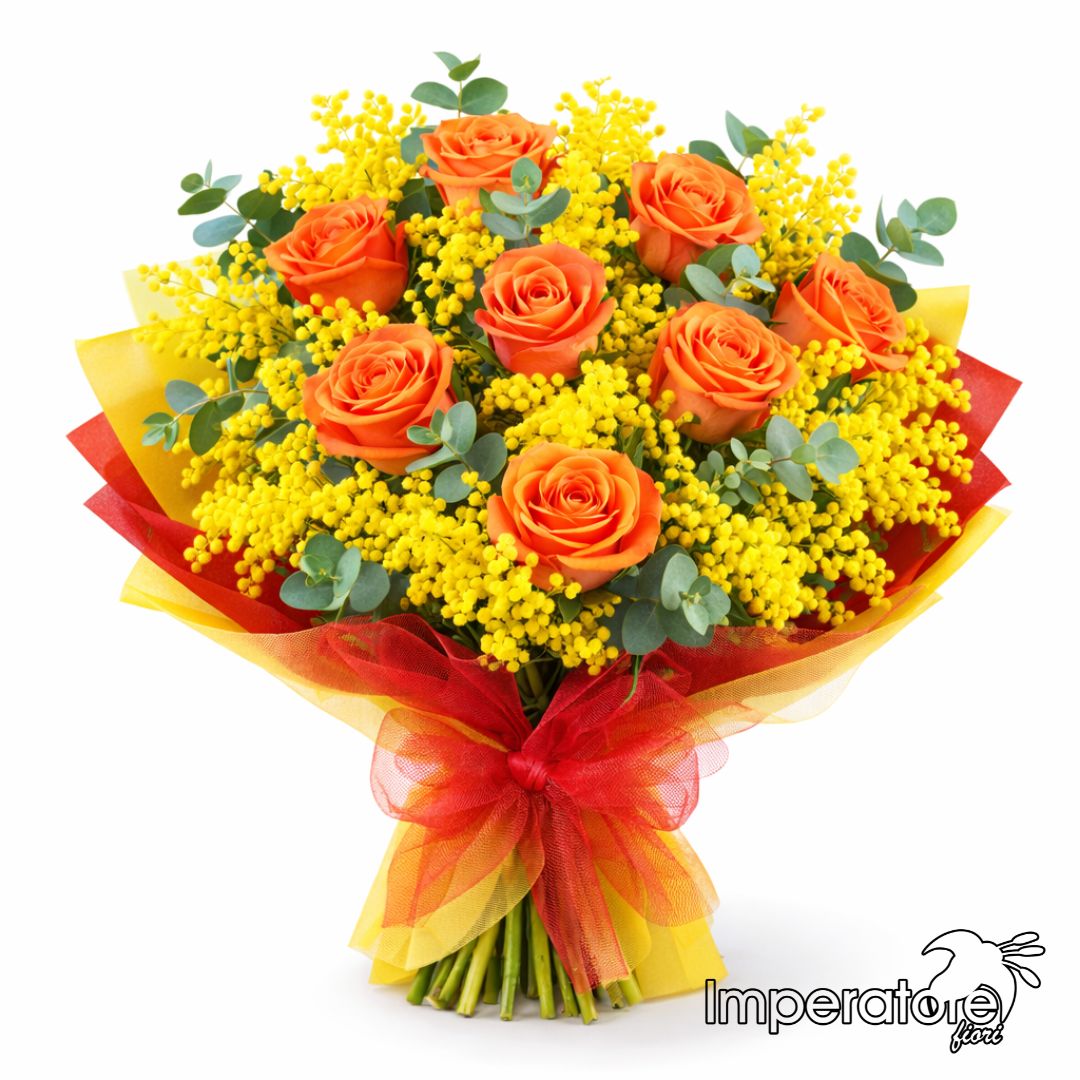 Bouquet vivace con rose arancio mimosa ed eucalipto